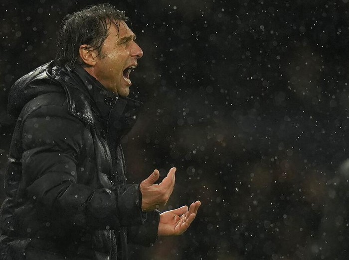 Tottenham's head coach Antonio Conte reacts during the English Premier League soccer match between Tottenham Hotspur and Southampton at the Tottenham Hotspur Stadium in London, Wednesday, Feb. 9, 2022. (AP Photo/Alastair Grant)