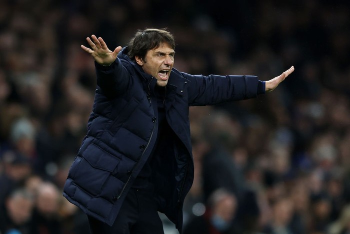 LONDON, ENGLAND - FEBRUARY 09: Antonio Conte, Manager of Tottenham Hotspur reacts during the Premier League match between Tottenham Hotspur and Southampton at Tottenham Hotspur Stadium on February 09, 2022 in London, England. (Photo by Bryn Lennon/Getty Images)