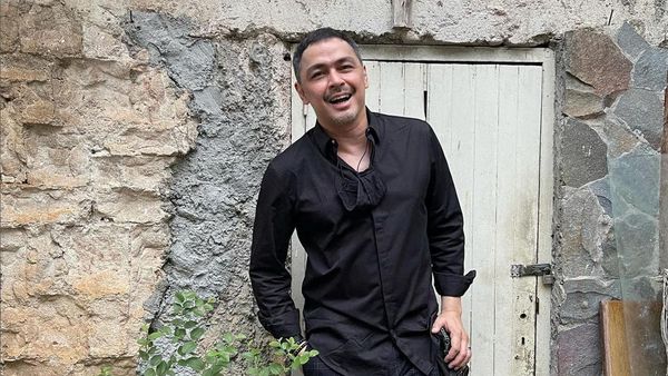 7 Artis Pria Indonesia Tetap Tampan dan Awet Muda di Usia 50-an