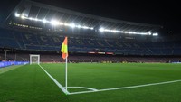 Di sisi lain, pada dasarnya di era sepakbola modern saat ini Spotify Camp Nou tidaklah sendirian. Ada pula sejumlah klub lain yang nama markasnya juga bersponsor. Foto: Getty Images/Alex Caparros
