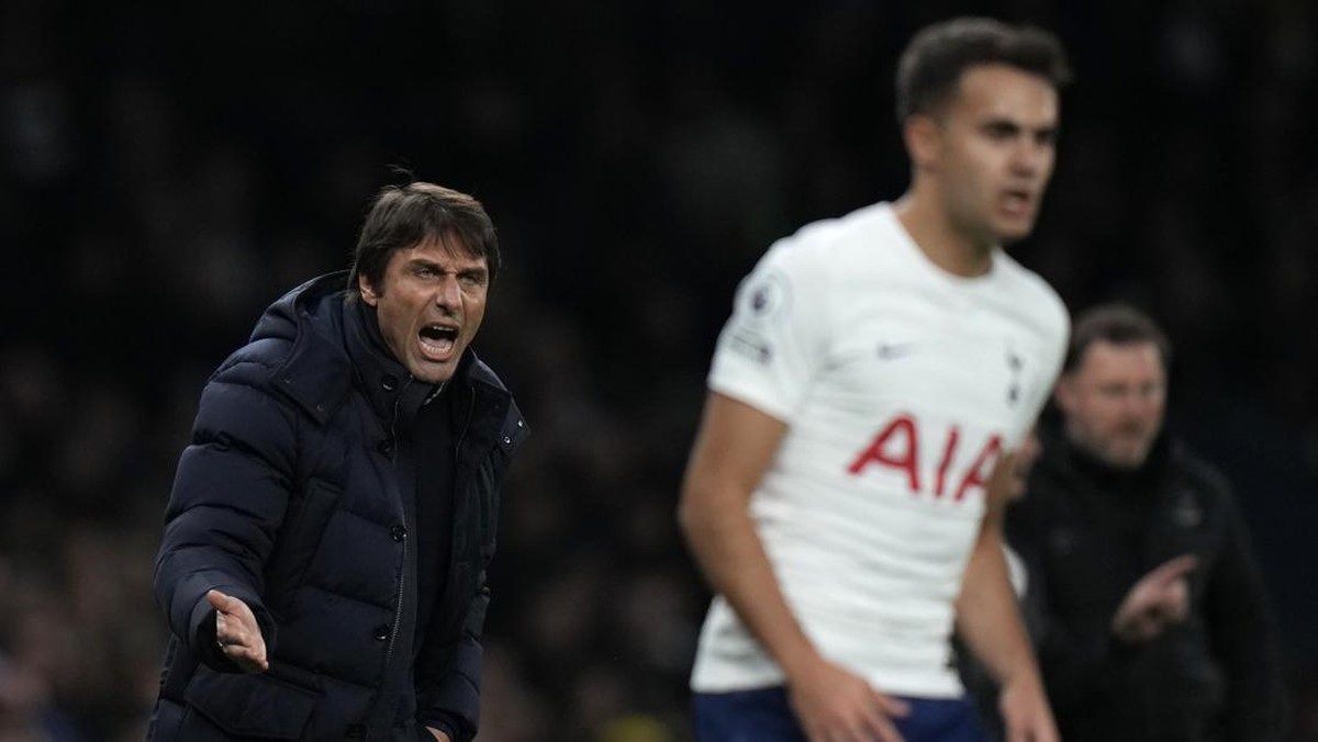 Antonio Conte mengirim isyarat