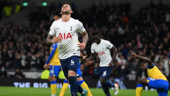LONDON, ENGLAND - FEBRUARY 09: Cristian Romero of Tottenham Hotspur reacts after scoring a goal which was later disallowed for offside during the Premier League match between Tottenham Hotspur  and  Southampton at Tottenham Hotspur Stadium on February 09, 2022 in London, England. (Photo by Mike Hewitt/Getty Images)