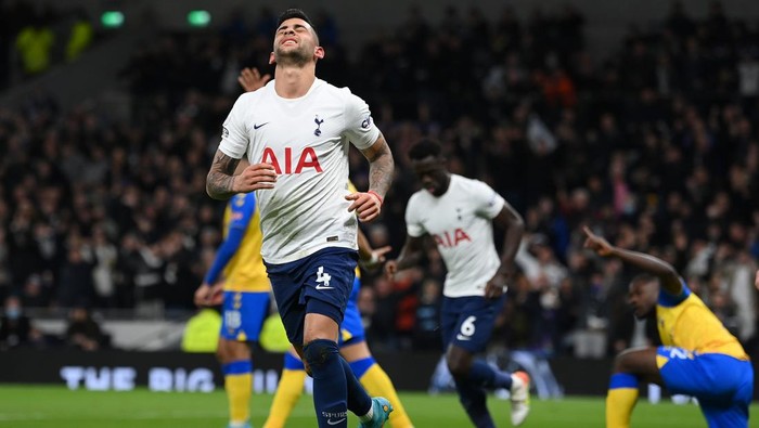 LONDON, ENGLAND - FEBRUARY 09: Cristian Romero of Tottenham Hotspur reacts after scoring a goal which was later disallowed for offside during the Premier League match between Tottenham Hotspur and Southampton at Tottenham Hotspur Stadium on February 09, 2022 in London, England. (Photo by Mike Hewitt/Getty Images)