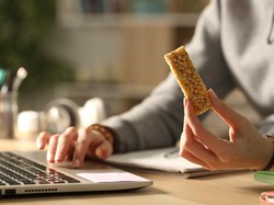 Hati-hati! 4 Tren Diet di TikTok Ini Bisa Membahayakan Kesehatan