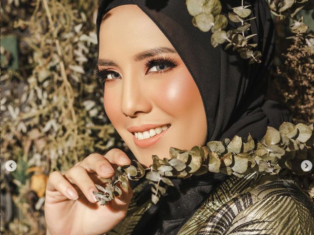 9 Foto Terbaru Tya Ariestya Pemotretan Perdana Pakai Hijab, Bikin Pangling