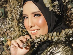 9 Foto Terbaru Tya Ariestya Pemotretan Perdana Pakai Hijab, Bikin Pangling 9 Foto Terbaru Tya Ariestya Pemotretan Perdana Pakai Hijab, Bikin Pangling