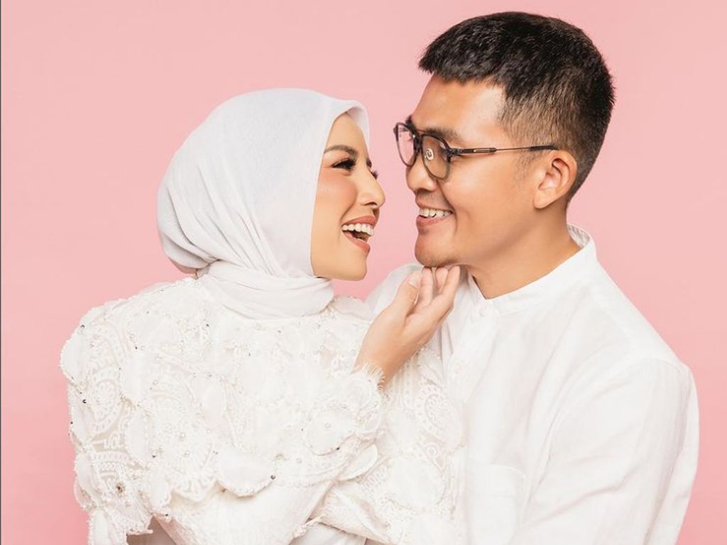Lebaran Tya Ariestya Kini Lebih Nikmat, Alasannya Bikin Adem Lebaran Tya Ariestya Kini Lebih Nikmat, Alasannya Bikin Adem