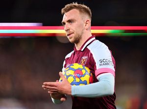 Jarrod Bowen si Jago Tandang