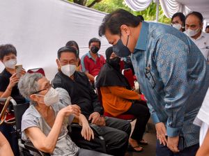 Dorong Percepatan Vaksinasi Booster, Airlangga: Lansia Diprioritaskan