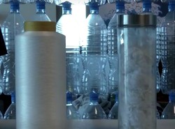 Keren! Di Dubai, Sampah Botol Plastik Disulap Jadi Kaus