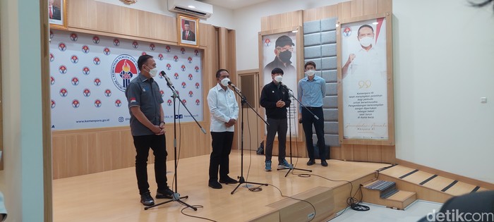 Menpora dan Shin Tae-yong