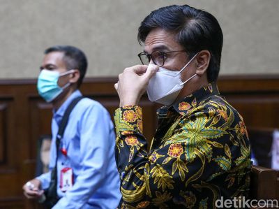 Momen Eks Dirut Sarana Jaya Dituntut 6 Tahun 8 Bulan Bui