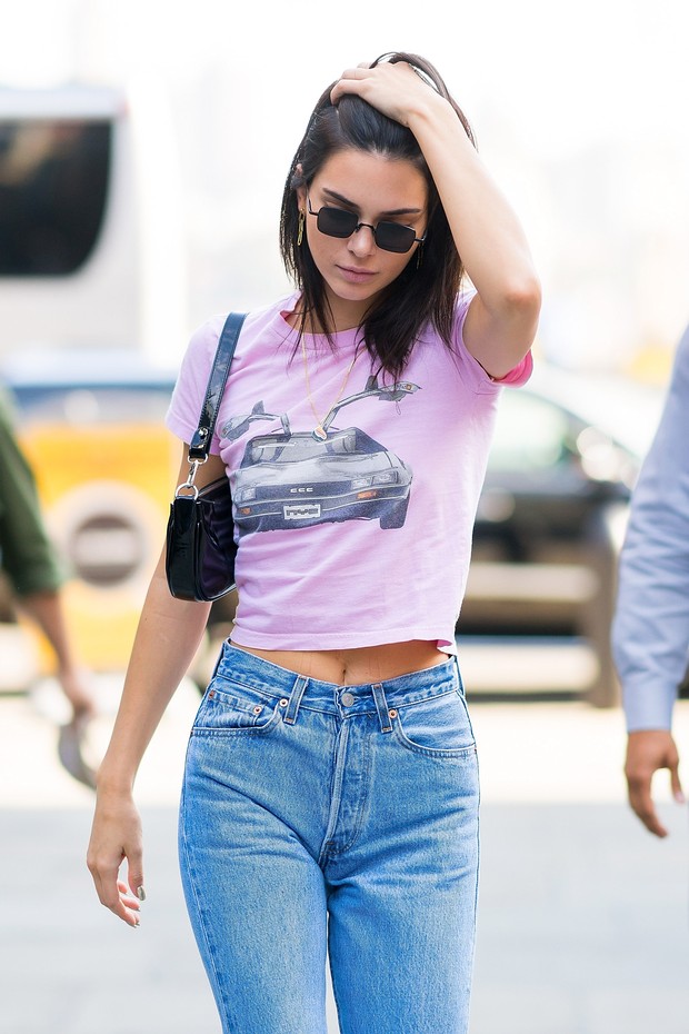 Fashion item Y2K style yang diprediksi booming tahun 2022