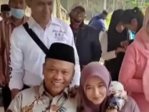 Viral Pasanggan Beda Usia Baru Nikah Bikin Jomblo Iri, Dikira Bapak dan Anak