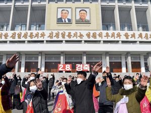 Korut Dilanda Topan Khanun, Warga Diinstruksikan Selamatkan Foto Dinasti Kim