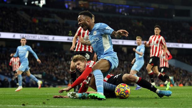 Soccer Football - Premier League - Manchester City v Brentford - Etihad Stadium, Manchester, Britain - February 9, 2022 Manchester City's Raheem Sterling is fouled by Brentford's Mads Roerslev resulting in a penalty being awarded to Manchester City Action Images via Reuters/Carl Recine EDITORIAL USE ONLY. No use with unauthorized audio, video, data, fixture lists, club/league logos or 'live' services. Online in-match use limited to 75 images, no video emulation. No use in betting, games or single club /league/player publications.  Please contact your account representative for further details.