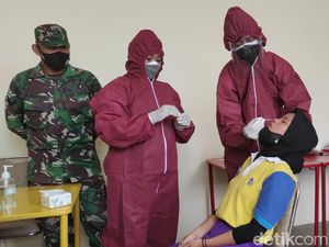 Karyawan Tempat Wisata yang Sempat Disinggahi Pasutri COVID-19 Dites Swab Karyawan Tempat Wisata yang Sempat Disinggahi Pasutri COVID-19 Dites Swab