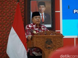 Wali Kota Santoso Bangga Batik Blitar Dipesan Bintang NBA