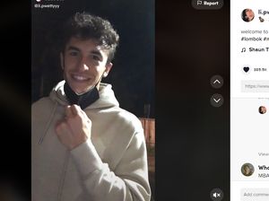 Awas Iri, Cewek Ini Foto Bareng Marquez-Diberi Kecupan dari Jauh