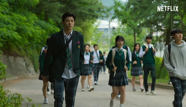 Adegan jalan kaki di drama All of Us are Dead/Youtube.com/Netflix Adegan jalan kaki di drama All of Us are Dead/Youtube.com/Netflix