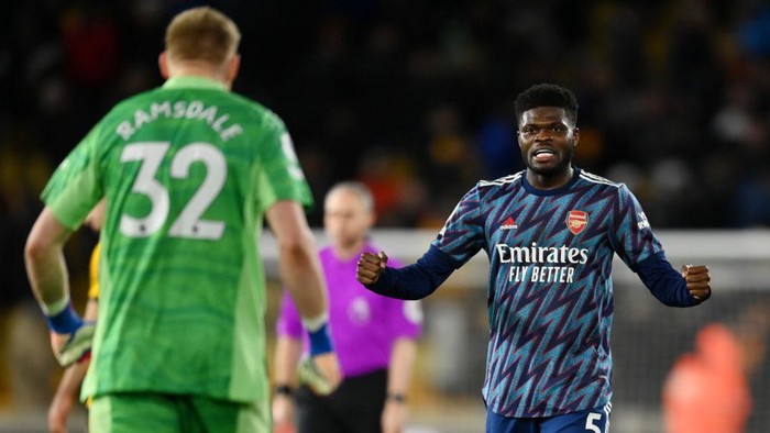 WOLVERHAMPTON, ENGLAND - FEBRUARY 10: Thomas Partey of Arsenal celebrates following their sides victory in the Premier League match between Wolverhampton Wanderers and Arsenal at Molineux on February 10, 2022 in Wolverhampton, England. (Photo by Clive Mason/Getty Images)