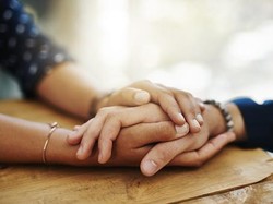 Bikin Jomblo Iri, Netizen Ini Pamer Paket Makanan Penuh Cinta dari Gebetan