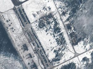 Visual dari Satelit Menunjukkan Pergerakan Terbaru Pasukan Rusia Visual dari Satelit Menunjukkan Pergerakan Terbaru Pasukan Rusia