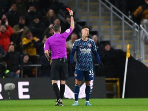 Kacau! Martinelli Dapat Dua Kartu Kuning Sekaligus, Langsung Diusir Wasit Kacau! Martinelli Dapat Dua Kartu Kuning Sekaligus, Langsung Diusir Wasit