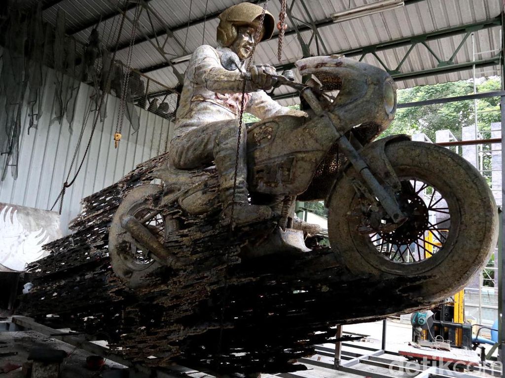 Bakal Mejeng di Mandalika, Ini Makna Patung Jokowi Naik Motor Bakal Mejeng di Mandalika, Ini Makna Patung Jokowi Naik Motor