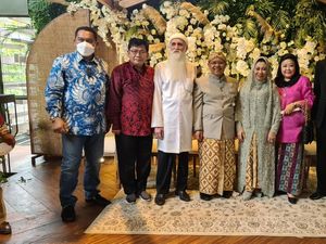 Beredar Foto Terpidana Korupsi Eks Bupati Kutim-Istri ke Acara Nikahan Anak Beredar Foto Terpidana Korupsi Eks Bupati Kutim-Istri ke Acara Nikahan Anak