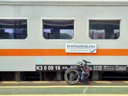 Naik Sepur dan Gowes Seli: Kereta Tersantuy di Lintas Selatan