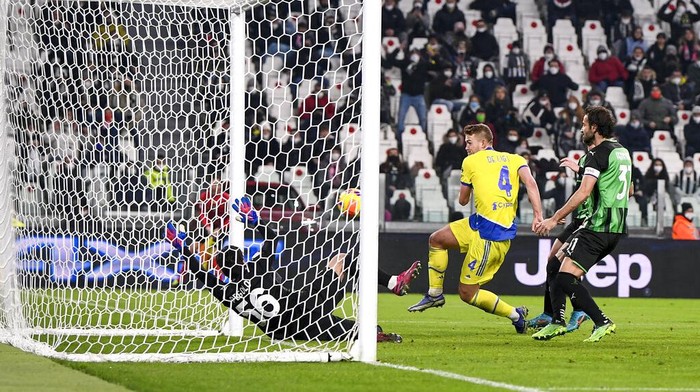 Kalahkan Sassuolo, Juventus Melaju ke Semifinal Coppa Italia Juventus lolos ke semifinal Coppa Italia setelah menyingkirkan Sassuolo. Bianconeri menang dengan skor 2-1 atas Sassuolo di perempatfinal, Jumat, (11/2/2022).