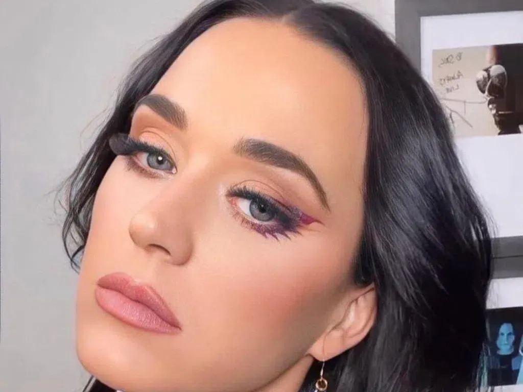 Penjelasan Katy Perry soal Mata Kanan Menutup Sendiri Saat Konser