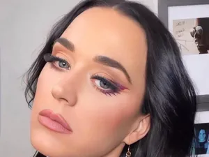 Katy Perry Alami Bencana Saat Pakai Spray Tan, Kulitnya Jadi Begini Katy Perry Alami Bencana Saat Pakai Spray Tan, Kulitnya Jadi Begini