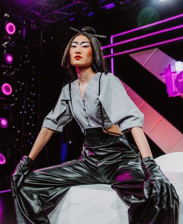 Makeup ala 'Mulan' dengan eyeshadow putih yang bikin pangling /Foto: Instagram/ganegani Makeup ala 'Mulan' dengan eyeshadow putih yang bikin pangling/Foto: Instagram/ganegani