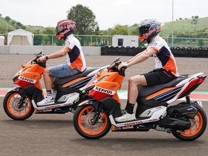 Racing Abis! Simak Modifikasi Vario 160 Edisi Khusus Marquez dan Espargaro di Mandalika Racing Abis! Simak Modifikasi Vario 160 Edisi Khusus Marquez dan Espargaro di Mandalika