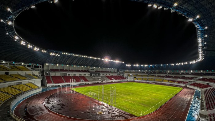 Melihat Kemegahan Stadion Jatidiri Semarang di Malam Hari Uji coba 265 lampu dilakukan di Stadion Jatidiri Semarang. Diketahui, uji coba dilakukan guna pastikan kesiapan target penggunaan stadion pada 2023 mendatang.