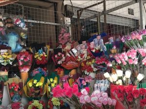 Jelang Valentine, Omzet Pedagang Bunga Justru Merosot