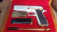 Hadiah Prabowo untuk Sosok-sosok Spesial: Lukisan, Keris, hingga Pistol