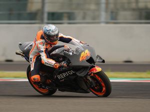 Tanggapan Dirut MGPA Soal Lintasan MotoGP Mandalika Kotor Tanggapan Dirut MGPA Soal Lintasan MotoGP Mandalika Kotor