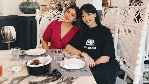 Kedekatan Ririn Dwi Ariyanti dan Naysila Mirdad Saat Nongkrong Bareng