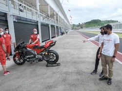 Pesan Sandiaga buat Pebalap MotoGP: Be Faster and Enjoy Mandalika!