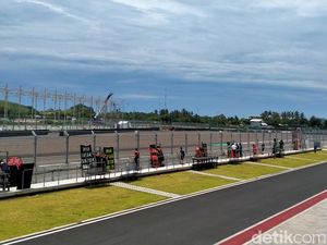 Cerahnya Mandalika Saat Rider Geber Motor Lagi di Tes MotoGP Cerahnya Mandalika Saat Rider Geber Motor Lagi di Tes MotoGP