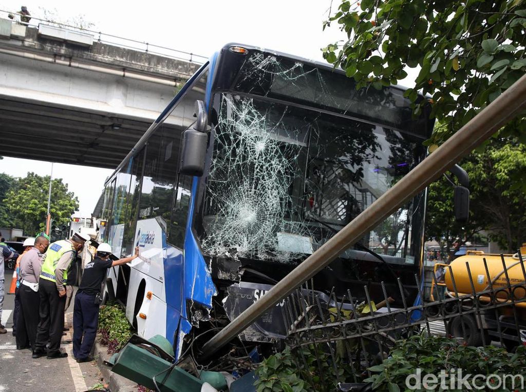 Sistem Sopir Jadi Sorotan di Balik Celaka Berulang Bus TransJakarta