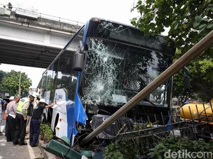 Sistem Sopir Jadi Sorotan di Balik Celaka Berulang Bus TransJakarta Sistem Sopir Jadi Sorotan di Balik Celaka Berulang Bus TransJakarta