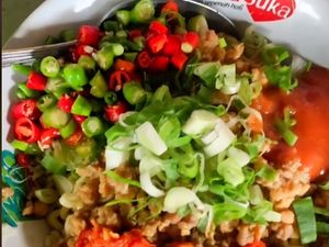 Ditemukan TikToker, Warung Bakmi Babi Kakek 70 Tahun Ini Jadi Viral Ditemukan TikToker, Warung Bakmi Babi Kakek 70 Tahun Ini Jadi Viral