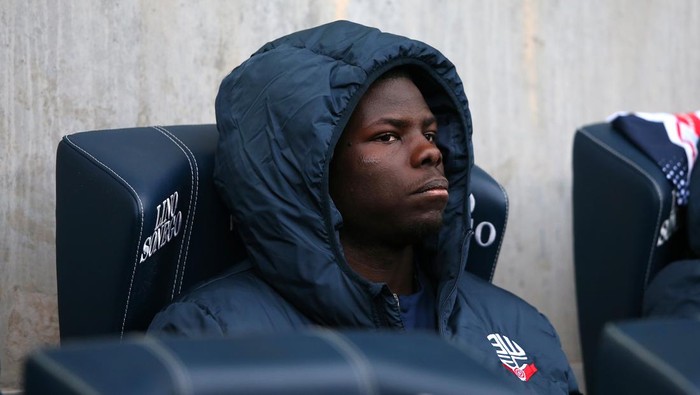 BOLTON, ENGLAND - NOVEMBER 16:  Yoan Zouma of Bolton Wanderers looks on from the substitutes bench during the Sky Bet Leauge One match between Bolton Wanderers and Milton Keynes Dons at University of Bolton Stadium on November 16, 2019 in Bolton, England. (Photo by Alex Livesey/Getty Images)