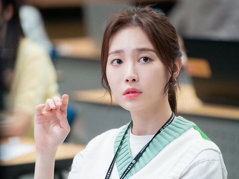 Yura Girl's Day dalam drama Korea Forecasting Love and Weather (2022) Yura Girl's Day dalam drama Korea Forecasting Love and Weather (2022)