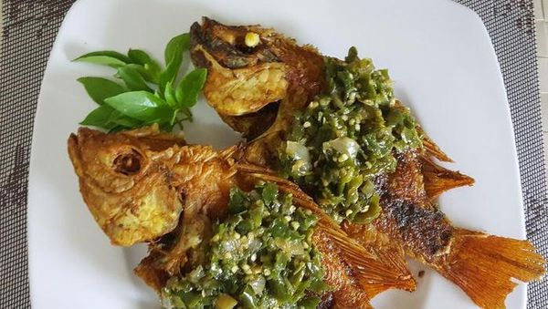 10 Resep Ikan Goreng Berbumbu Sedap, Cabe Ijo hingga Sambal Kencur