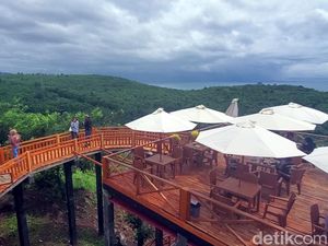 Asyiknya Menyantap Durian Sambil Melihat Eksotisme Palabuhanratu